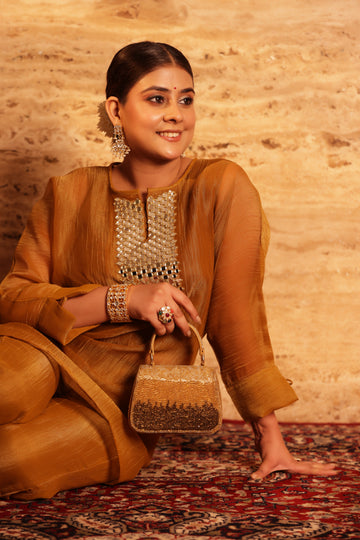 Statement bag with sparkling crystal finish for weddings and festive nights